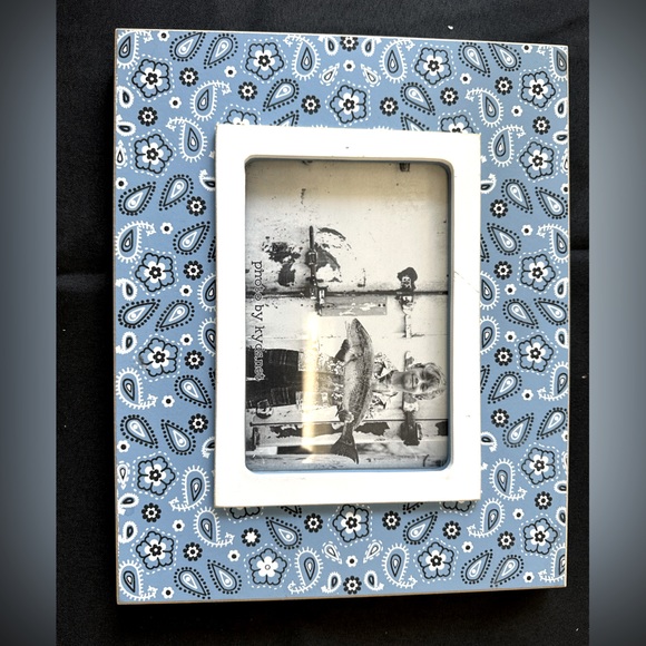 Wood 4x6 frame with a denim color paisley pattern. - Picture 1 of 1
